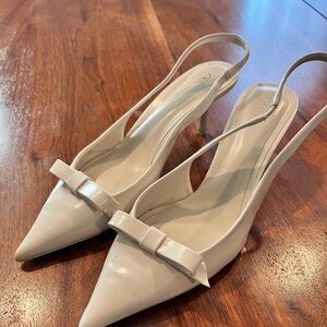 Zara cream patent Leather Kitten Heels Pointed Toe with bow Sling Back size 11